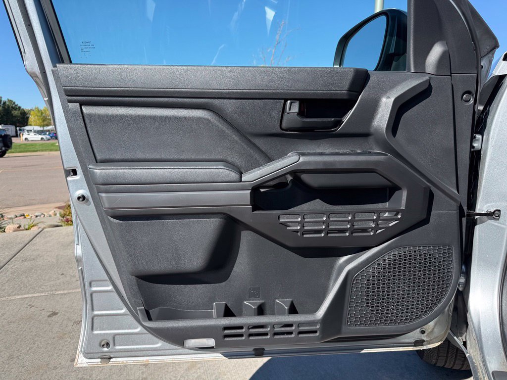 Used 2025 Toyota Tacoma SR5 AWD/4WD image 9