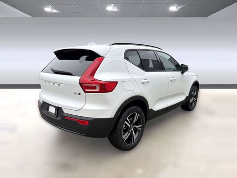 New 2026 Volvo XC40 B5 Core image 9