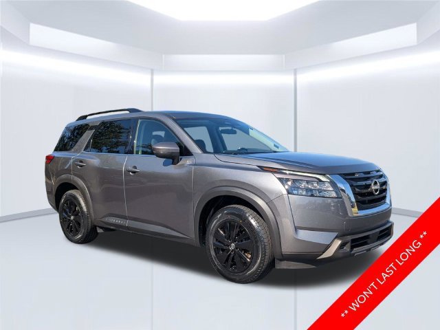 Used 2024 Nissan Pathfinder SV FWD image 2