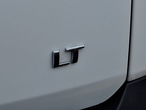 Used 2023 Chevrolet Traverse LT image 32