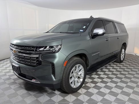 Used 2023 Chevrolet Suburban Premier image 3