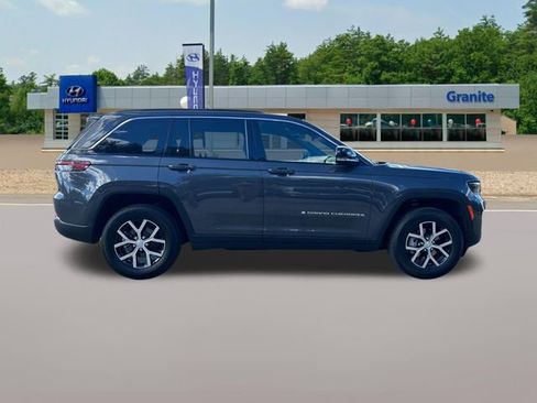 Used 2025 Jeep Grand Cherokee Limited AWD/4WD image 7