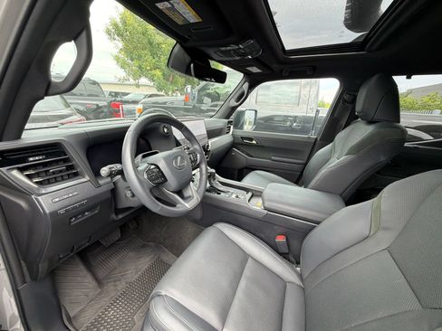 Used 2024 Lexus GX 550 AWD/4WD image 3