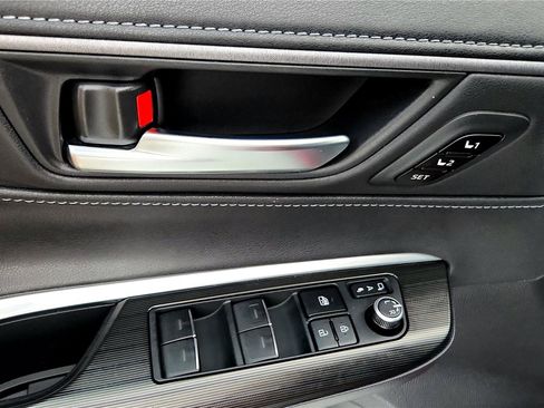 Certified 2023 Toyota Venza Nightshade image 23