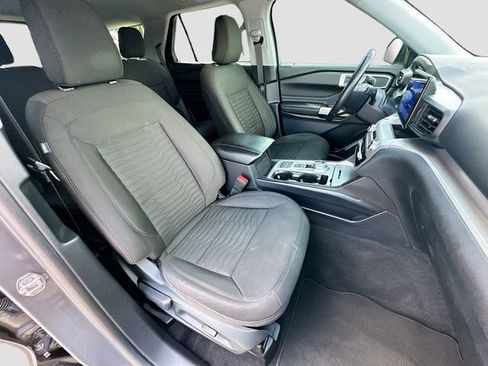Used 2021 Ford Explorer XLT image 28