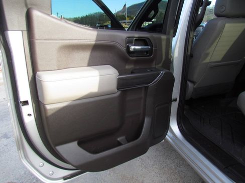 Used 2019 Chevrolet Silverado 1500 LTZ AWD/4WD image 12