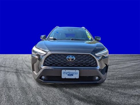 Used 2022 Toyota Corolla Cross XLE w/ Convenience Package FWD image 9