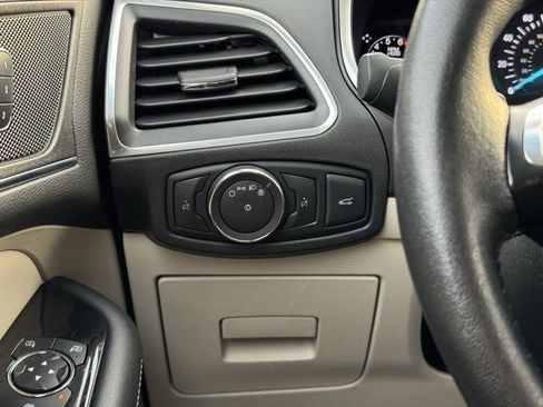 Used 2016 Ford Edge Titanium image 32