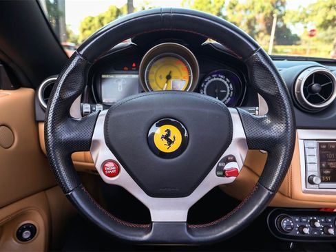 Certified 2014 Ferrari California image 27