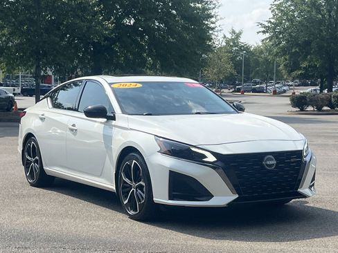 Certified 2024 Nissan Altima 2.5 SR w/ SR Premium Package FWD image 29