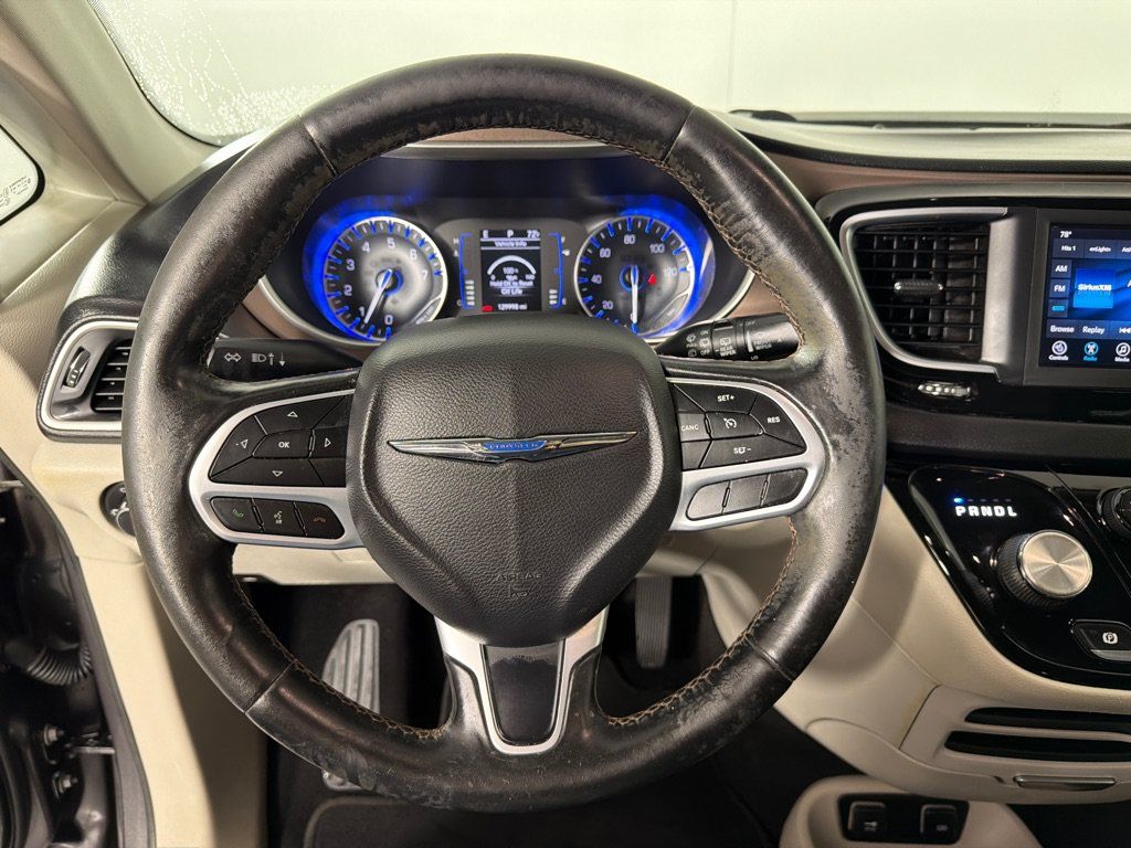 Used 2019 Chrysler Pacifica Touring-L FWD image 13