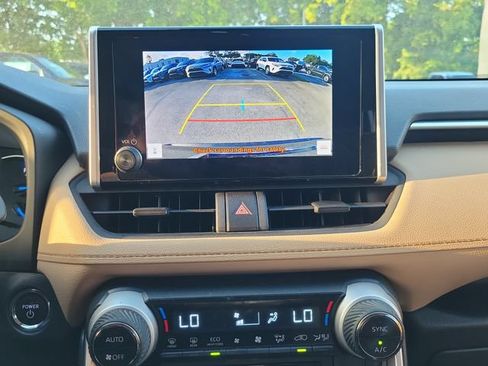 Used 2025 Toyota RAV4 XLE AWD/4WD image 21