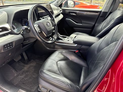 Used 2021 Toyota Highlander Platinum AWD/4WD image 22