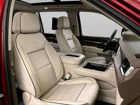 Used 2021 GMC Yukon XL Denali w/ Denali Premium Package AWD/4WD image 7