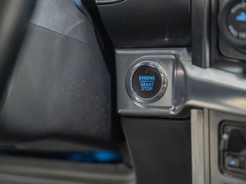 Used 2022 Ford F150 Lariat w/ Equipment Group 502A High image 33