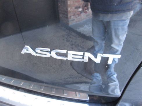 Used 2019 Subaru Ascent Premium image 9