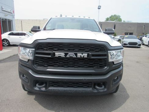 Used 2022 RAM 5500 Tradesman RWD image 3
