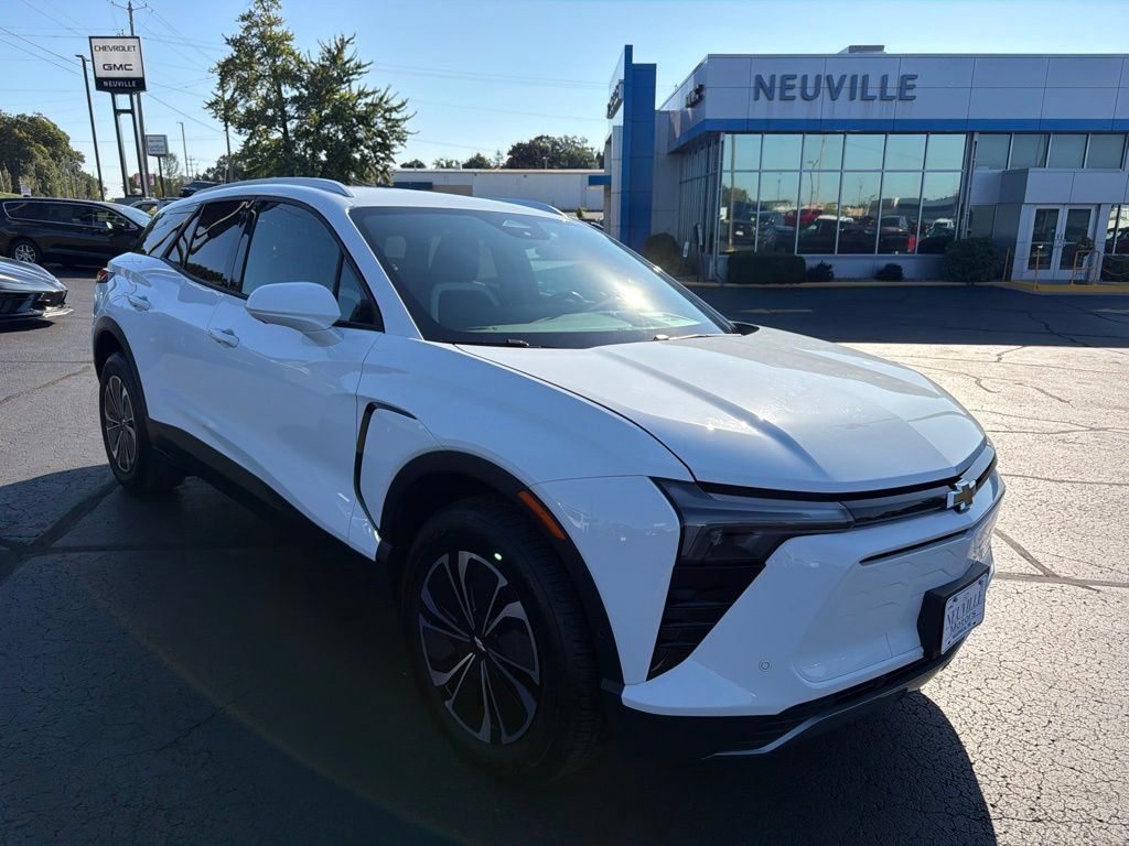 Used 2025 Chevrolet Blazer EV LT w/ Super Cruise Package AWD/4WD image 2
