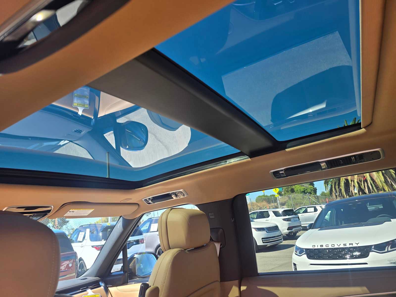 New 2026 Land Rover Range Rover Long Wheelbase SE AWD/4WD image 19