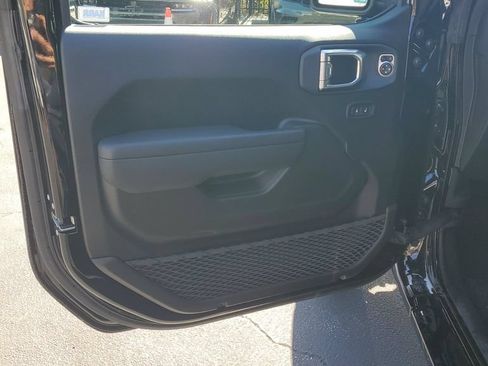 Used 2025 Jeep Wrangler Unlimited Sport AWD/4WD image 20