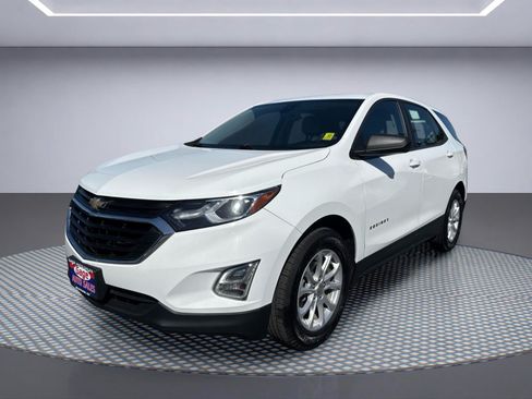 Used 2020 Chevrolet Equinox LS FWD image 2