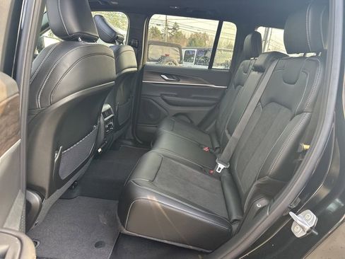 New 2026 Jeep Grand Cherokee Altitude AWD/4WD image 29