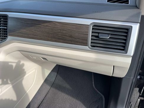 Used 2023 Volkswagen Atlas SE FWD image 24