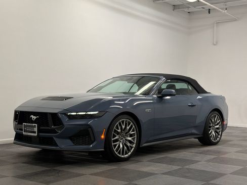 Used 2025 Ford Mustang GT Premium RWD image 39