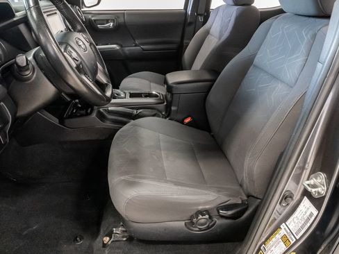 Used 2016 Toyota Tacoma TRD Off-Road w/ Towing Package AWD/4WD image 9