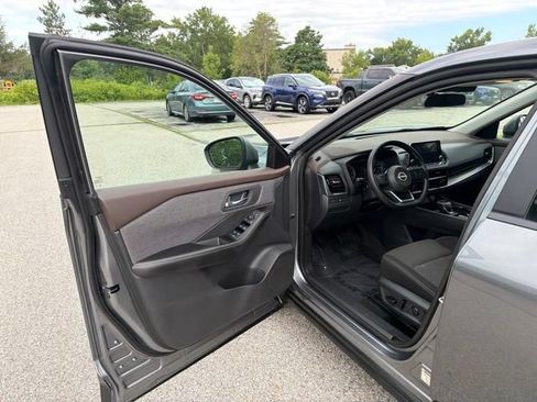 Used 2022 Nissan Rogue SV AWD/4WD image 18