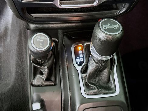 Used 2019 Jeep Wrangler Unlimited Sport AWD/4WD image 19