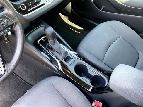 Used 2021 Toyota Corolla LE FWD image 16