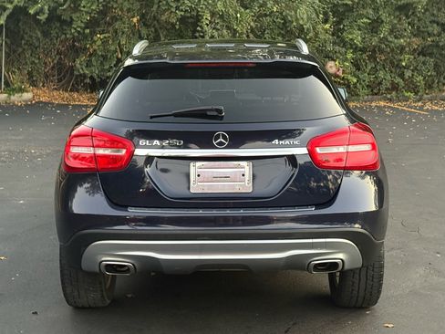 Used 2017 Mercedes-Benz GLA 250 4MATIC w/ Premium Package image 9