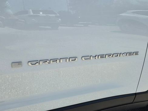 Used 2025 Jeep Grand Cherokee L Laredo AWD/4WD image 12
