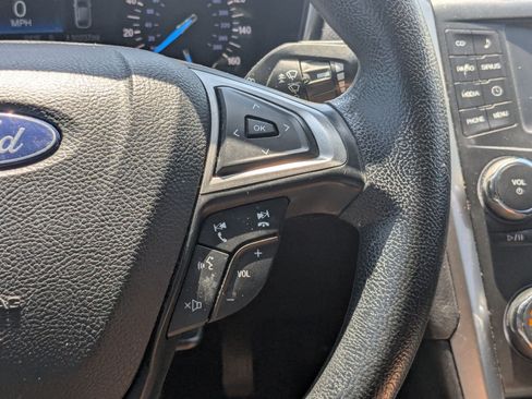 Used 2018 Ford Fusion SE FWD image 19