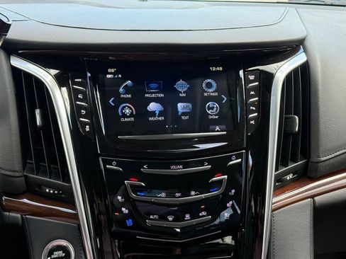 Used 2020 Cadillac Escalade ESV Luxury image 26