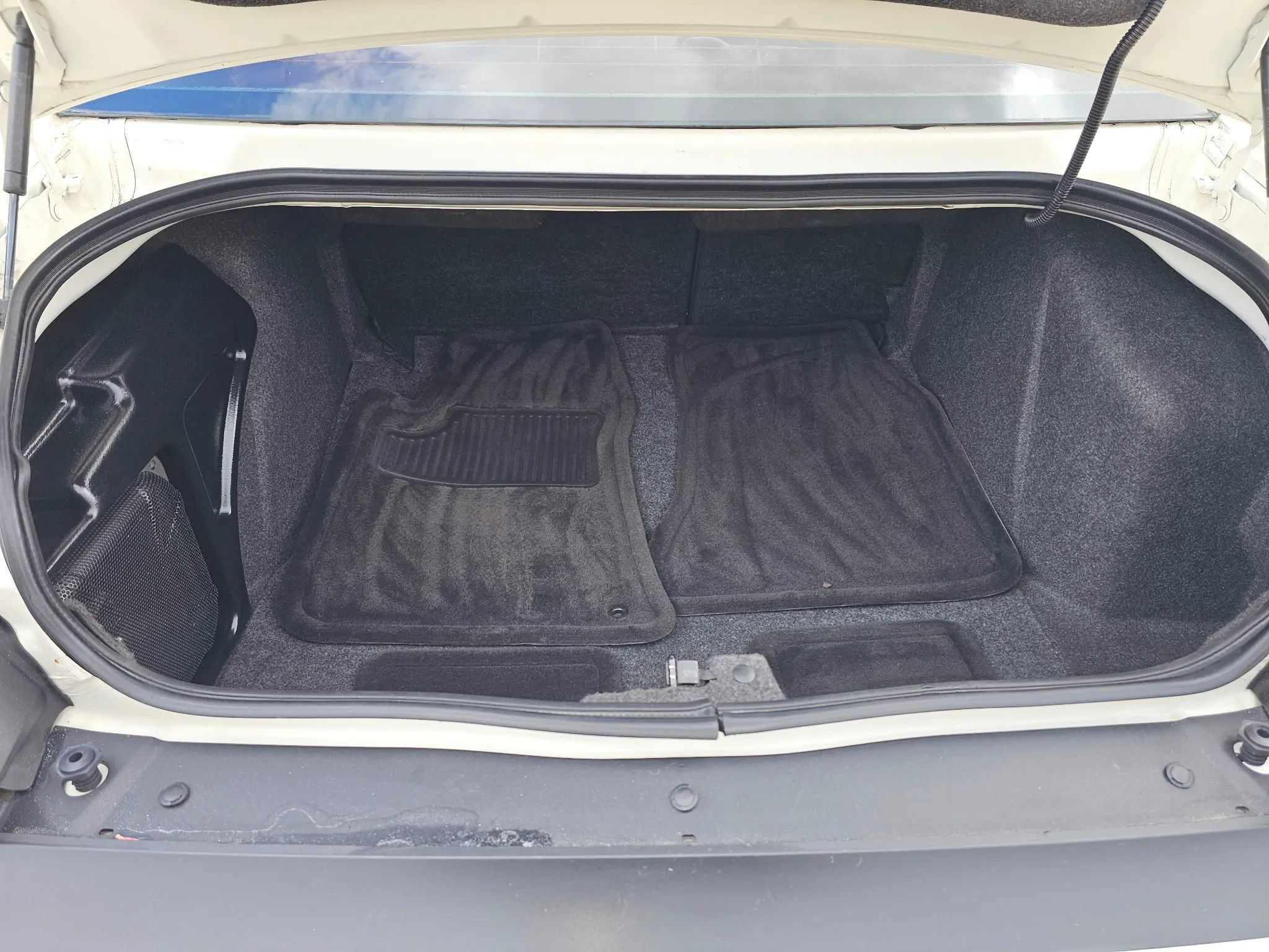 Used 2010 Dodge Challenger R/T RWD image 15