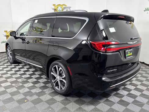New 2026 Chrysler Pacifica Pinnacle FWD image 6