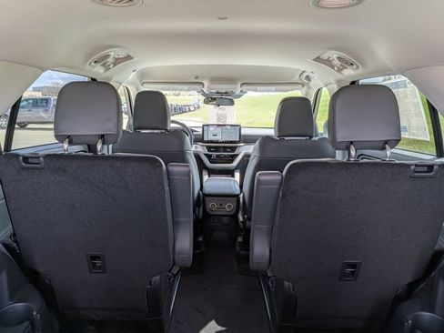 New 2026 Ford Explorer Active w/ Active Comfort Package AWD/4WD image 8