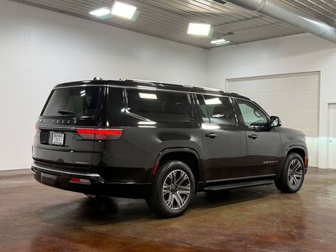 Used 2023 Jeep Wagoneer L Series II AWD/4WD image 24