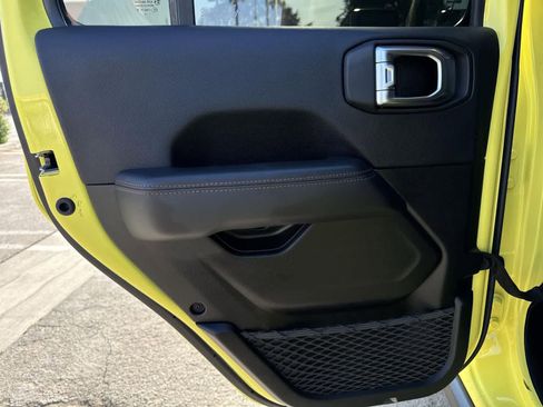 Used 2023 Jeep Gladiator Mojave w/ Cold Weather Group image 24