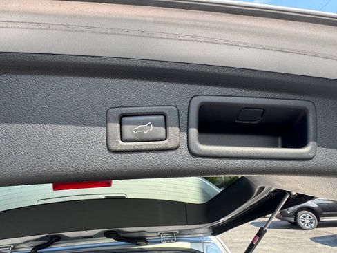 Used 2016 Subaru Forester 2.5i Limited AWD/4WD image 7