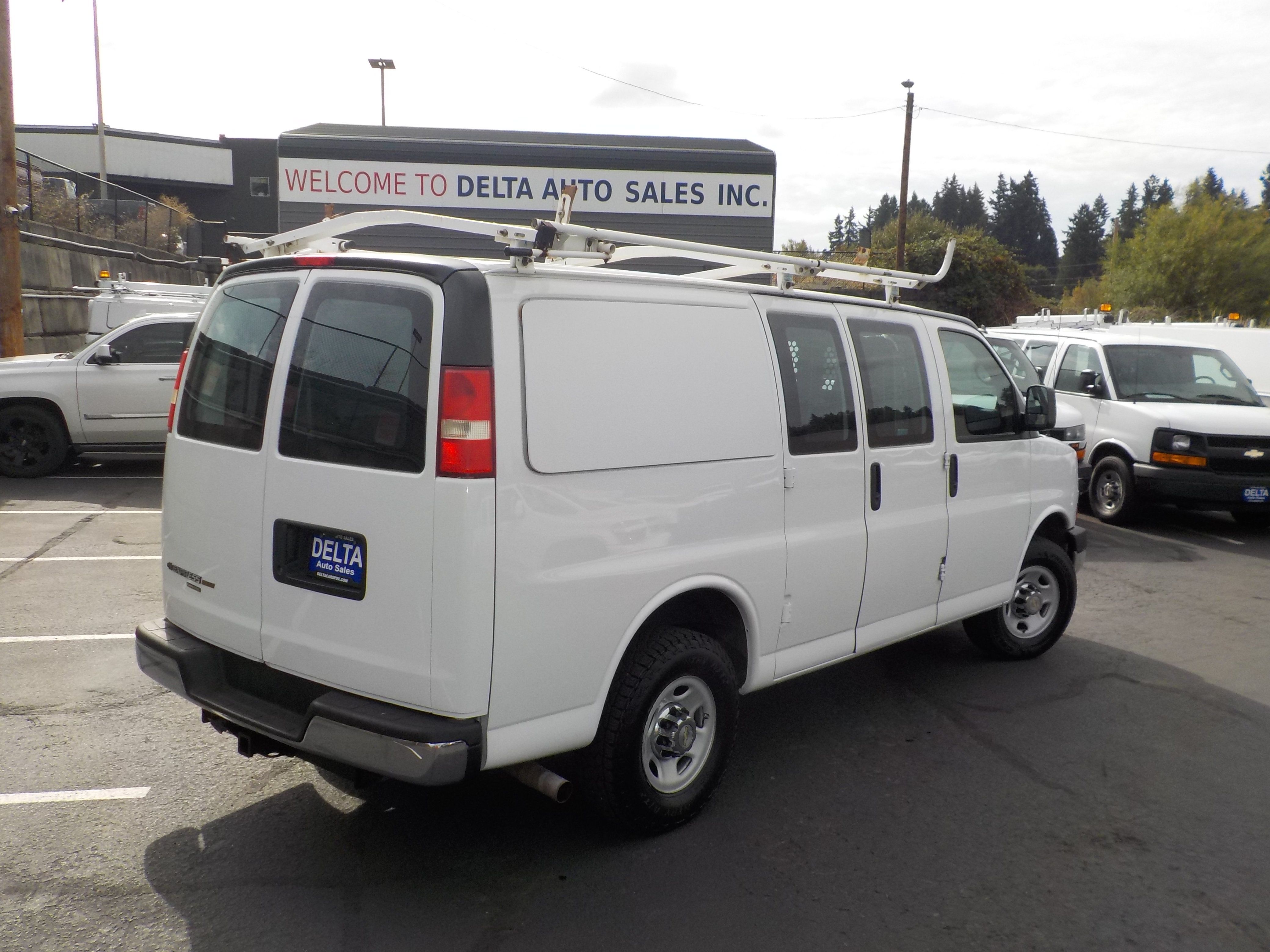 Used 2014 Chevrolet Express 2500 w/ Express Access Plus Package RWD image 8