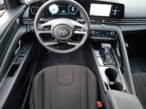 Used 2023 Hyundai Elantra SEL w/ Convenience Package FWD image 11