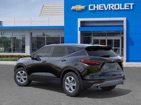 New 2025 Chevrolet Blazer LT w/ Driver Confidence Package FWD image 3