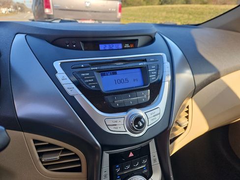 Used 2011 Hyundai Elantra GLS image 17