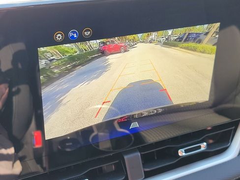Used 2026 Chevrolet Equinox LT FWD image 24