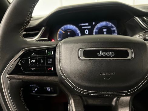 Used 2023 Jeep Grand Cherokee Overland AWD/4WD image 34