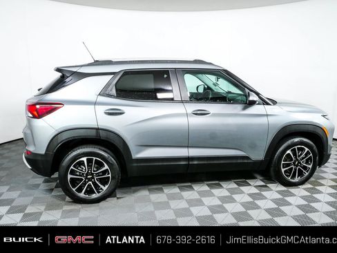 Used 2025 Chevrolet TrailBlazer LT AWD/4WD image 2