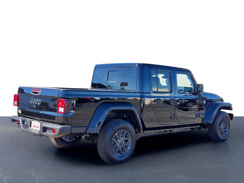 New 2025 Jeep Gladiator Sport image 7